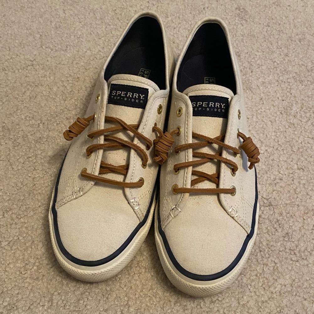 ⛵️ Sperry Sneakers